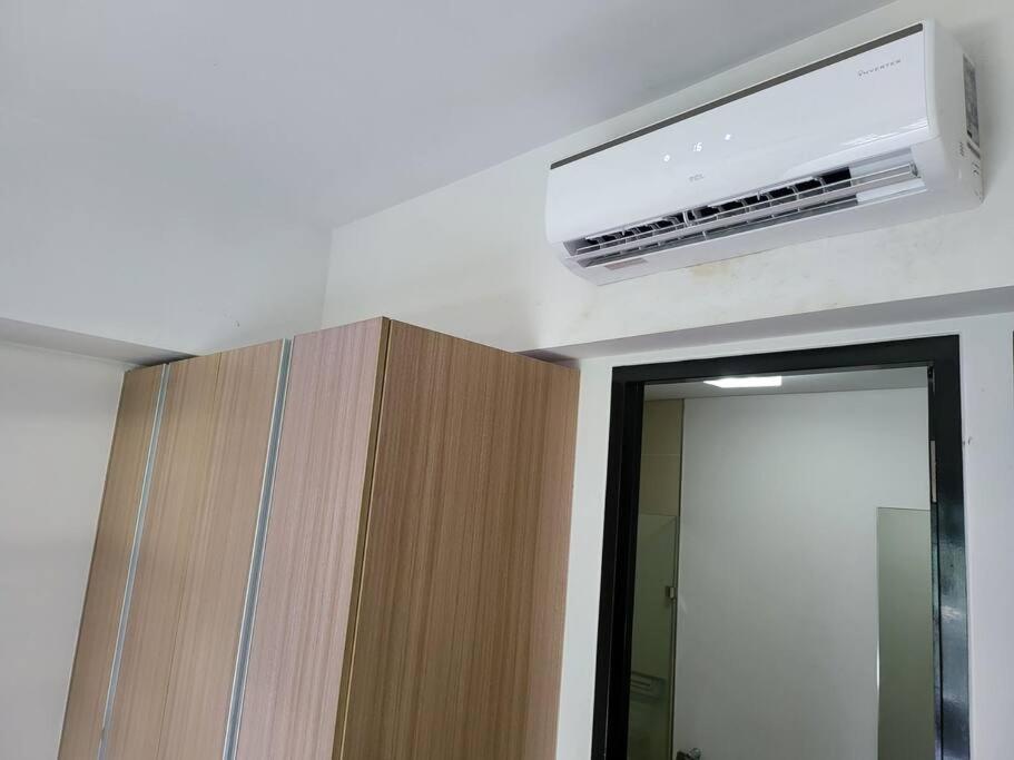 Luxury @ Bgc Sleeps 6 Comfortably Fast Wifi Pool! Apartment Manila Exterior photo