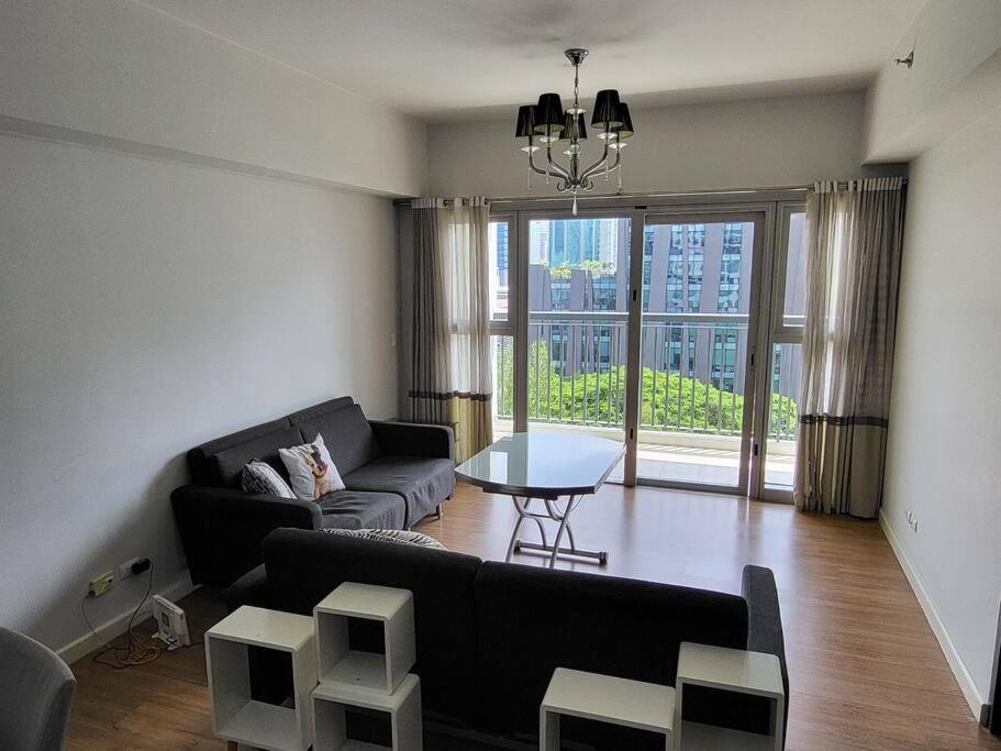 Luxury @ Bgc Sleeps 6 Comfortably Fast Wifi Pool! Apartment Manila Exterior photo